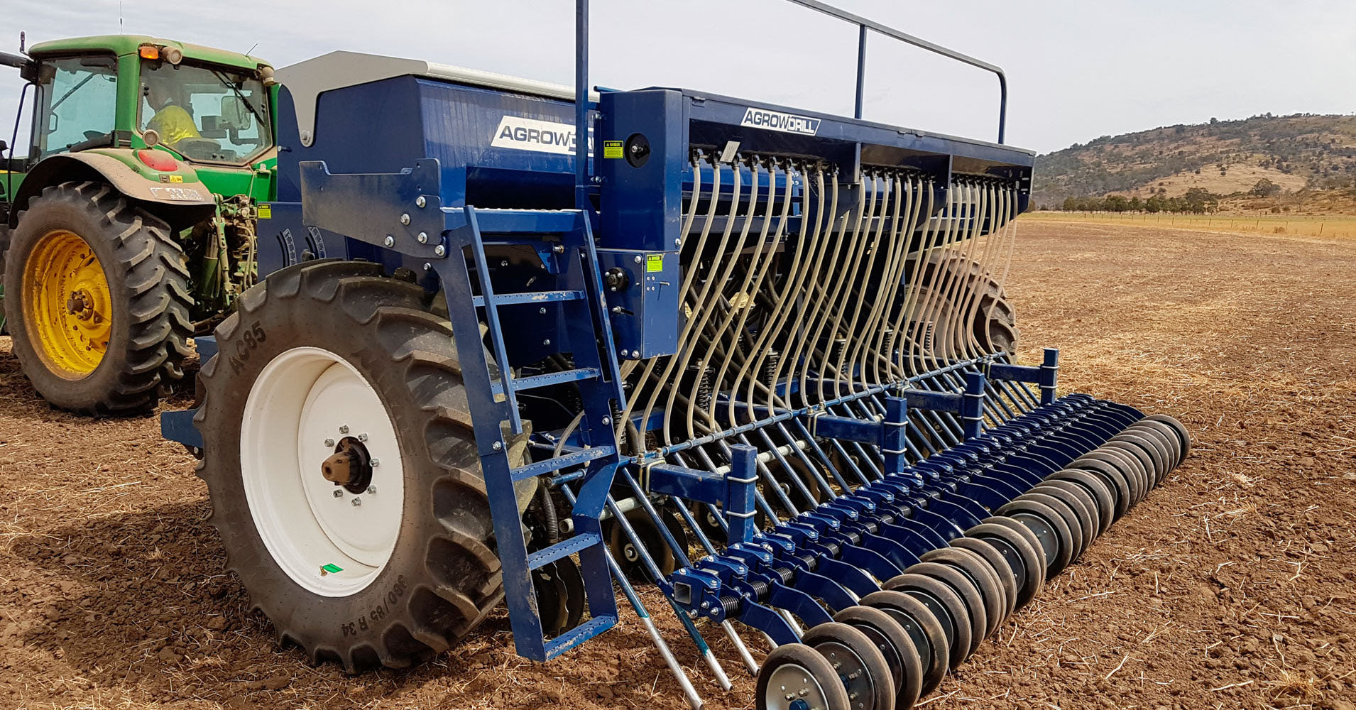 AD730 28 row 175mm spacing direct drill with 401 disc undercarriage