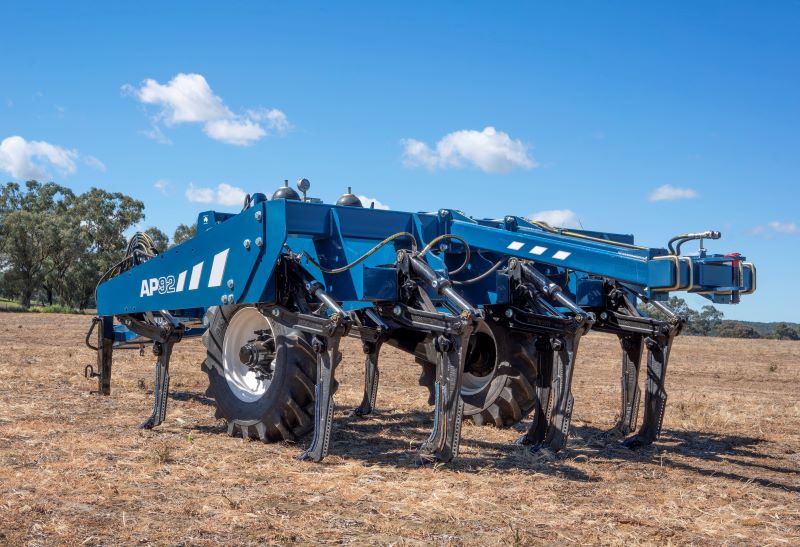 The leading trailing design of the AP92 ripper enables efficient ploughing