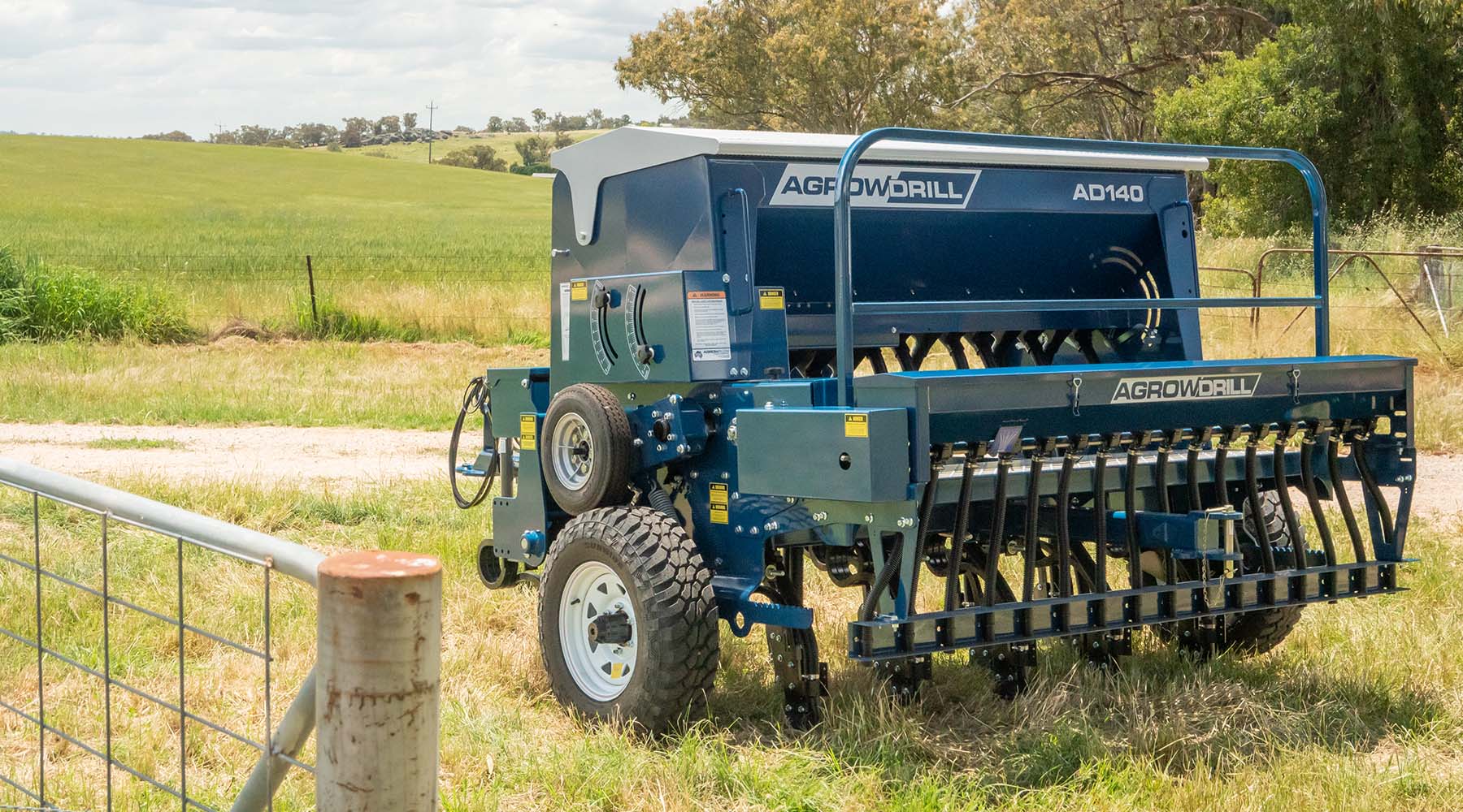 AD140 with small seed box can easily fit between gates